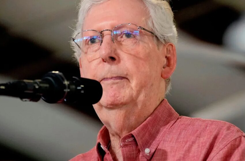  Mitch McConnell ends speculation about his health, revealing a fall led to his hospitalization