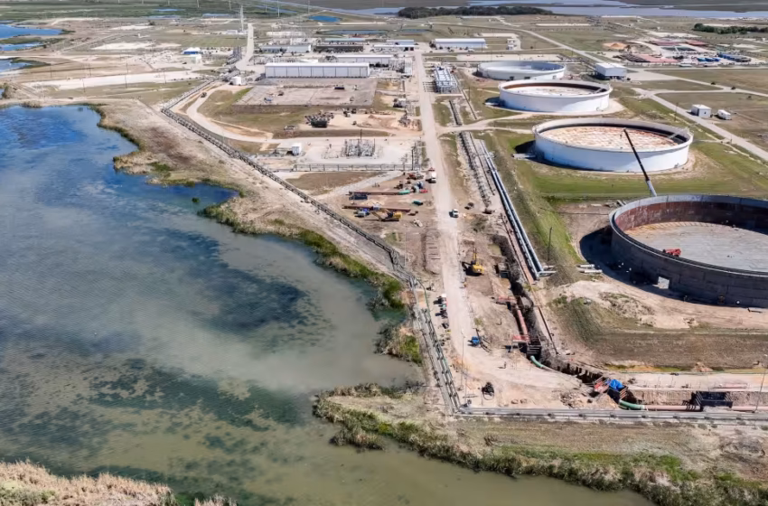  U.S. oil reserve is at a 40-year low. But Energy Dept. says no need to worry.