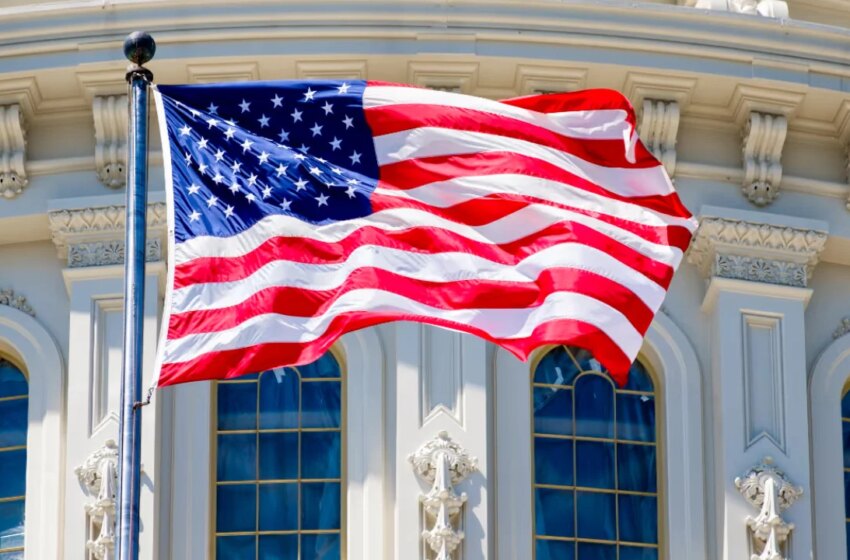 Coinbase CEO Presses Senate to Pass CLARITY Act This Week