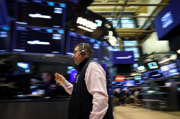 Hudson Pacific director Bortz buys $335,000 in HPP stock By Investing.com