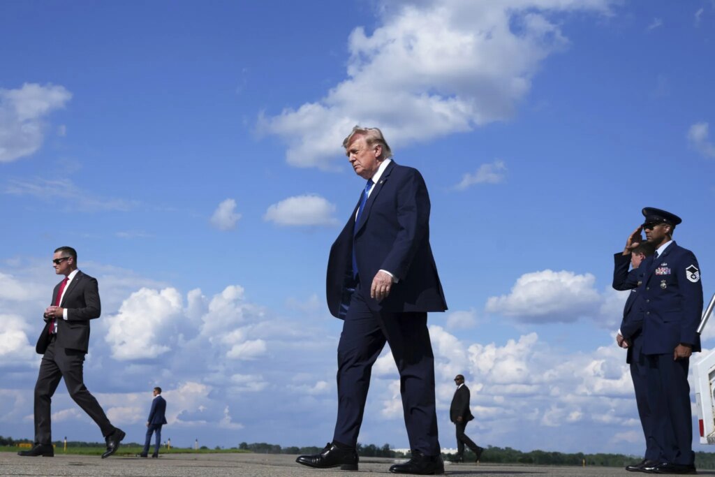 Trump's approval rating on the economy sinks to just 32%, and even Republicans support is dropping