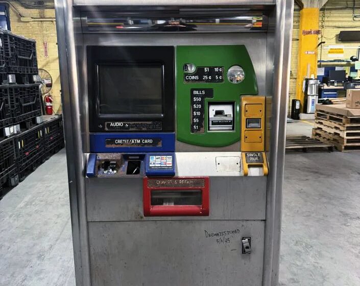 Who wants to buy NYC’s last MetroCard vending machine?